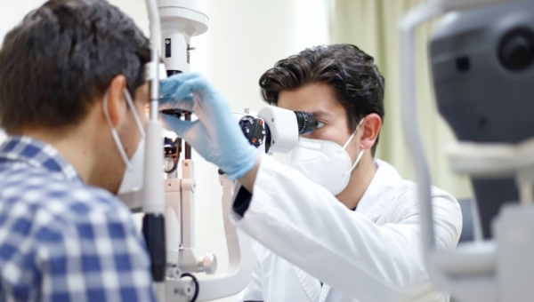 Oftalmología y Optometría, la nueva mención de Tecnología Médica que apuesta por la salud visual